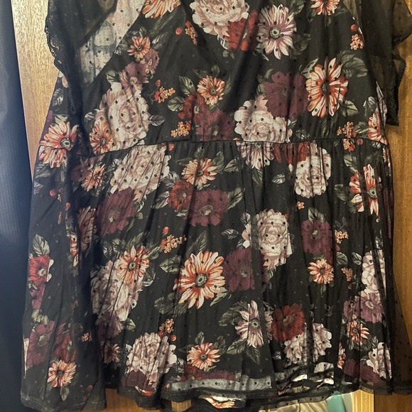 Torrid size 4 cotton top with mesh overlay - Picture 2 of 2